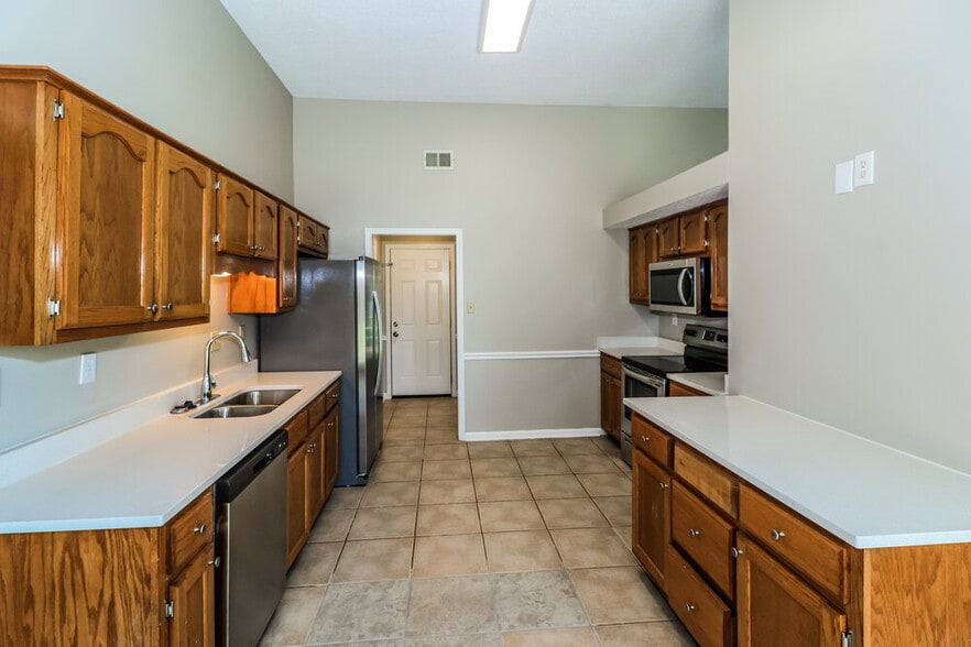 Building Photo - 1965 Abbott Cove