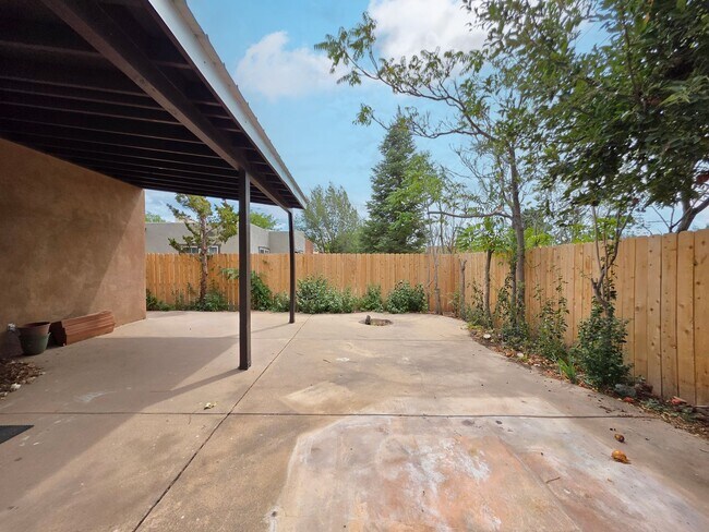 Building Photo - 1504 Escondida Ct
