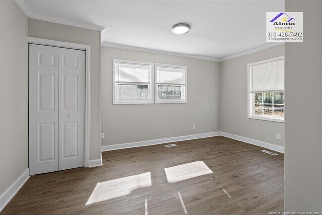 Building Photo - 1315 Cade Hill Ave