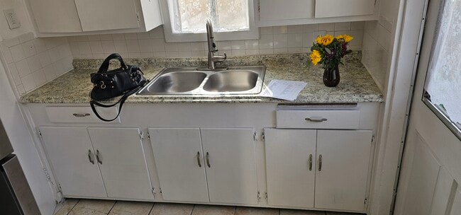 Kitchen - 3444 Casitas Ave