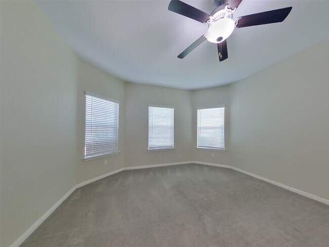 Building Photo - 100 Comanche Plains Rd