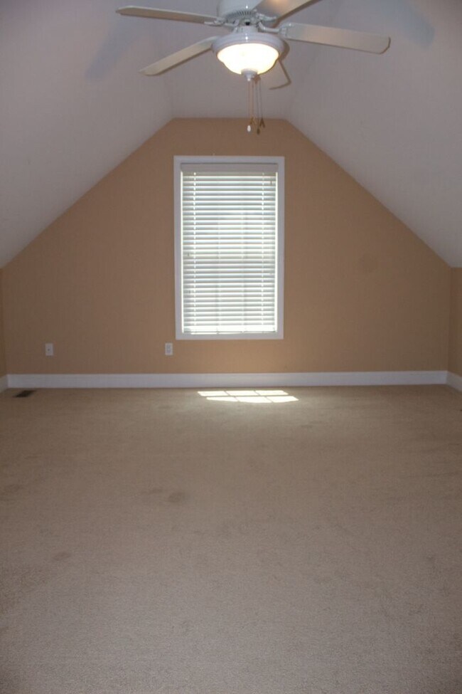Building Photo - For Rent - Charming 3BR/2BA Home in Macken...