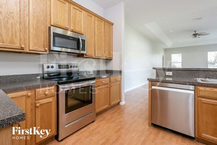 Building Photo - 562 SW Dairy Rd