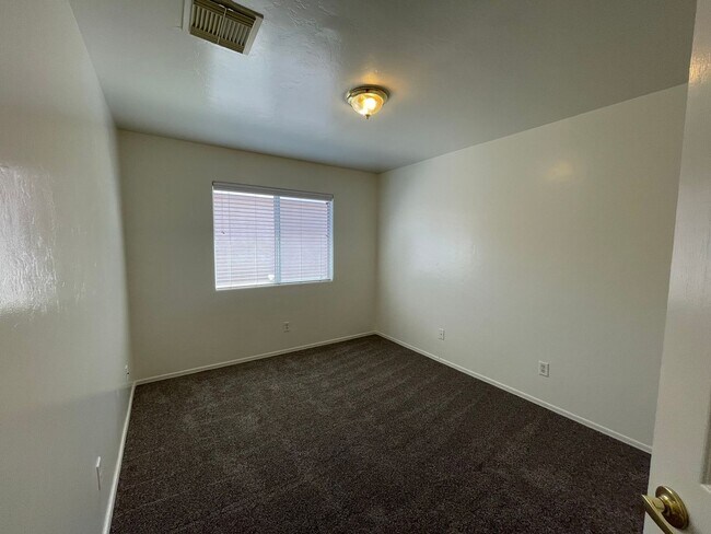 Building Photo - 114 E Medina Rd
