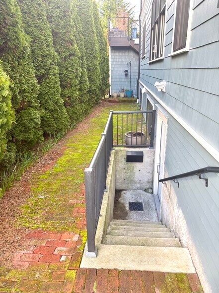 Building Photo - 7419 Keen Way N