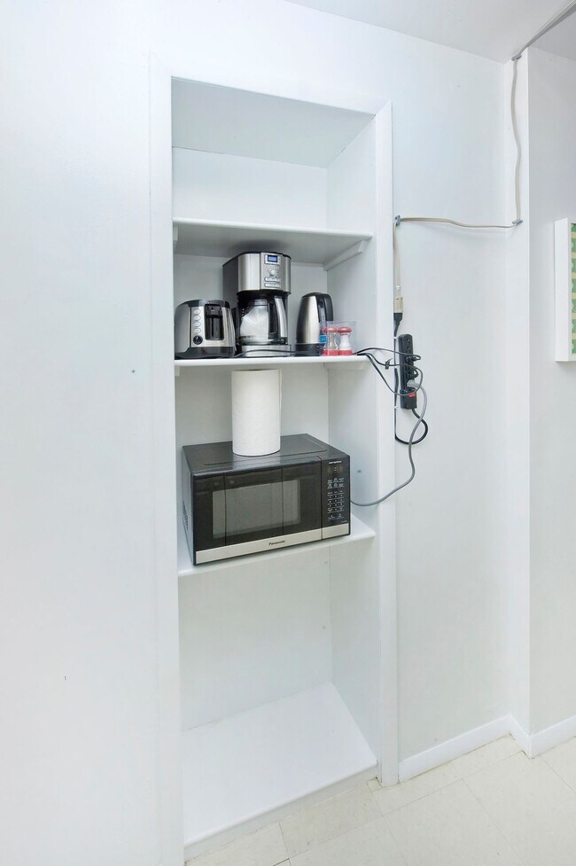 Building Photo - 135 E 94th St