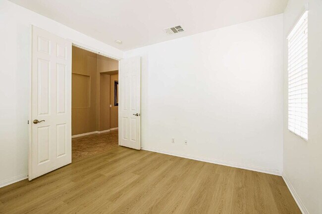 Building Photo - Experience Scenic Luxury in This Spectacular 4-Bed+Office/4-Bath Home Within the Exclusive Sycamo...
