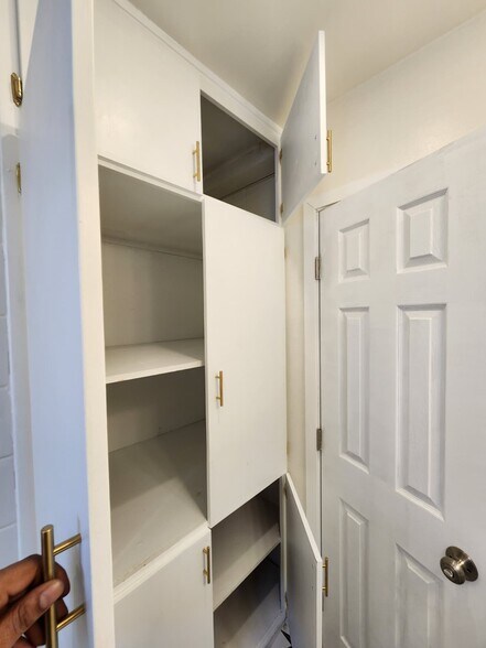 Building Photo - 1414 S Orange Grove Ave