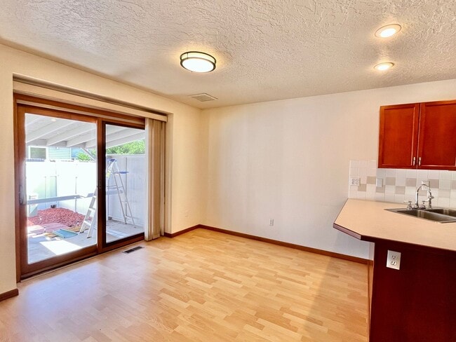 Building Photo - Spacious 3 bedroom/3 bath Townhome with 2 car Attached Garage and Private Yard in Evans, CO