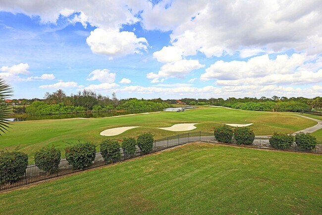 Building Photo - Villa Grand 11480-123