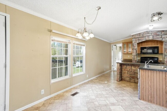 Building Photo - 267 Maddux Farm Dr