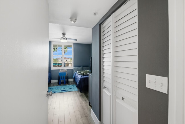 Building Photo - 520 SE 5 Ave