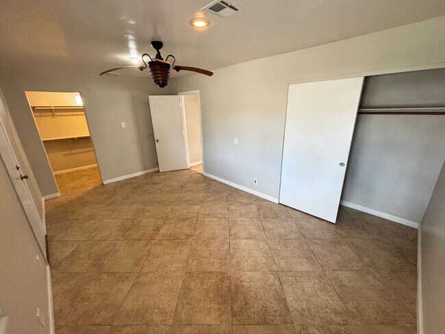 Building Photo - Beautiful 3Bed/2Bath Home located in South...