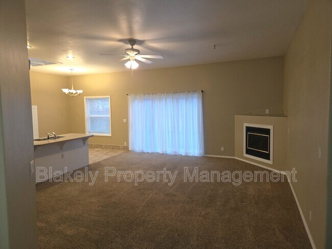 Building Photo - 917 W Greenhead St