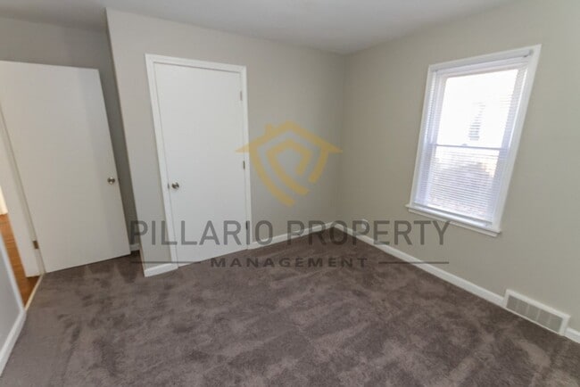 Building Photo - 3 Bed/1 Bath Bungalow near Wes Montgomery ...