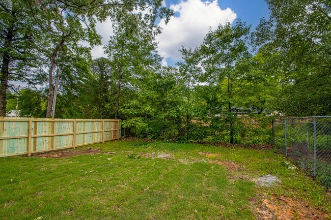 Building Photo - 5703 Valley Dr