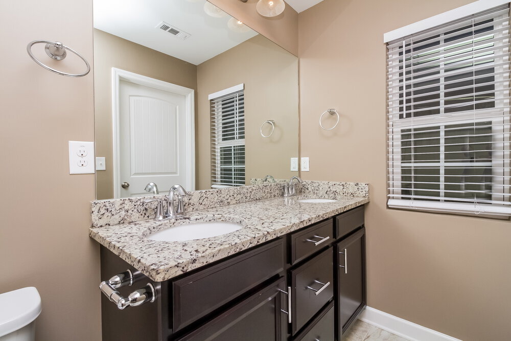 Building Photo - 2232 Dale View Dr