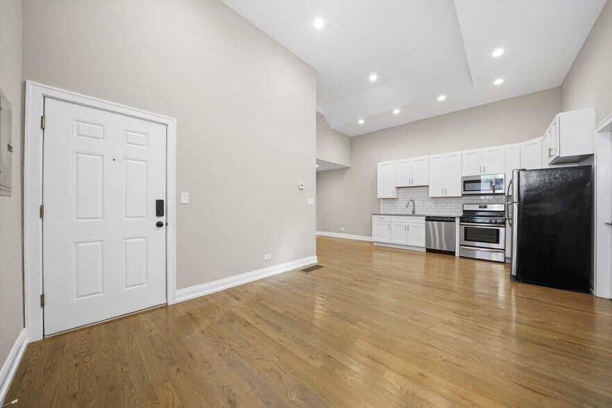 Building Photo - 1946 S Racine Ave