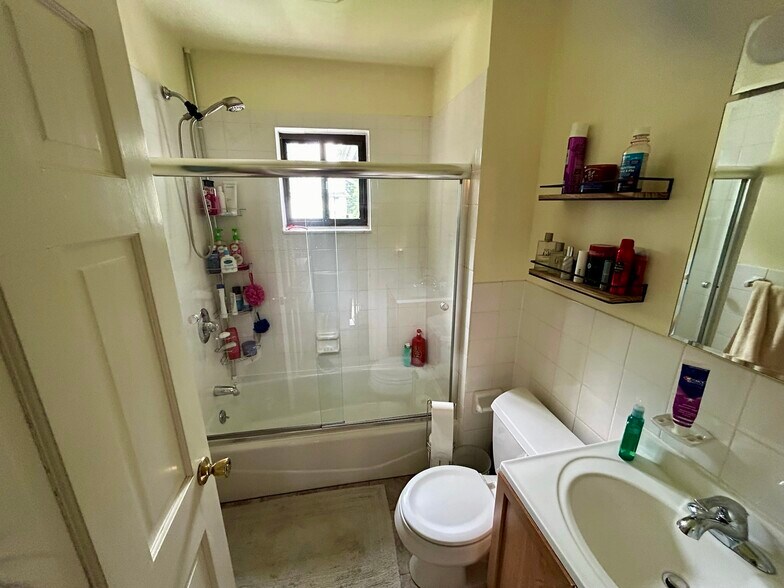 Building Photo - 21 Oak Rd