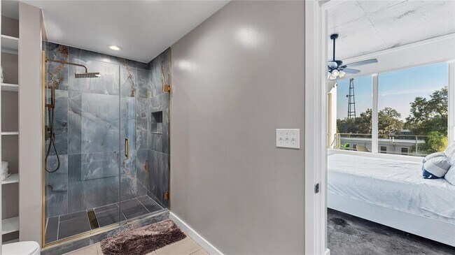 Building Photo - 525 E Jackson St