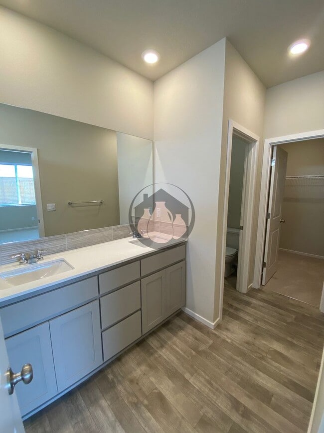 Building Photo - Beautiful Home in Woodburn Coming Soon