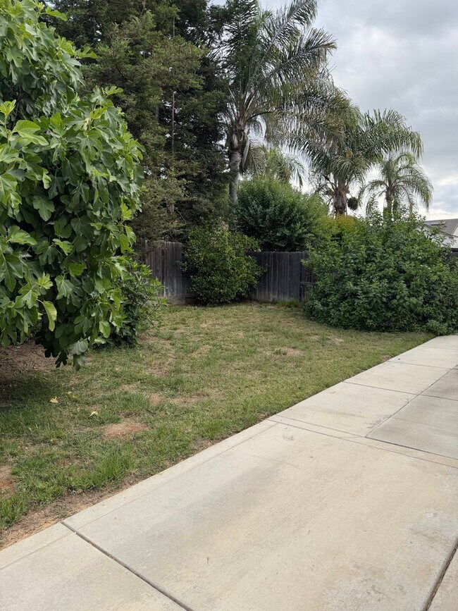 Building Photo - For Rent: 3 bedroom 2 bath