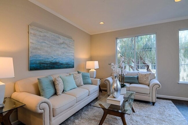 Building Photo - Spacious 3-Story Home, A/C, 3 Master Suite...