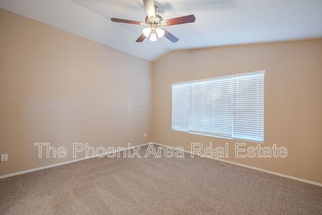 Building Photo - 3095 E Merrill Ave