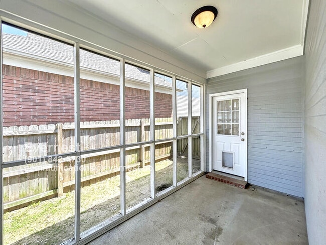 Building Photo - 104 Island Pl