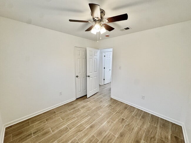 Building Photo - 581 Gilleas Rd