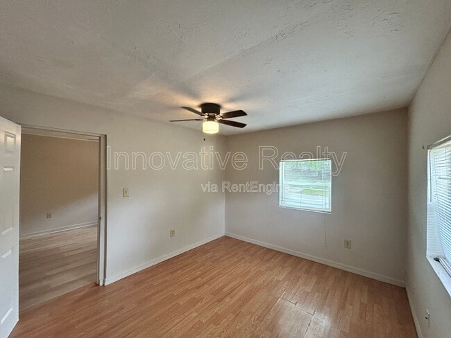 Building Photo - 517 E 5th St