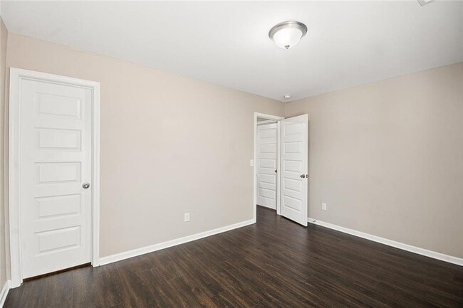 Building Photo - 462 Fredrick Dr