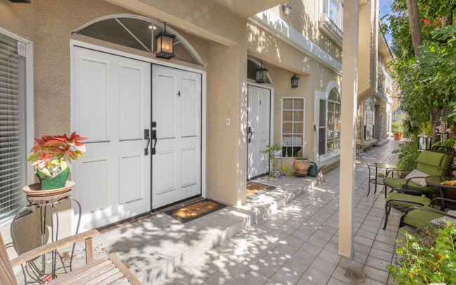 Building Photo - 4461 Vista del Monte Ave