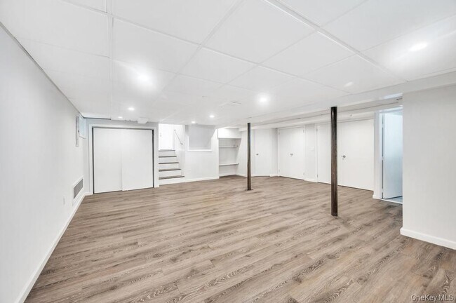 Building Photo - 51 Bellwood Dr