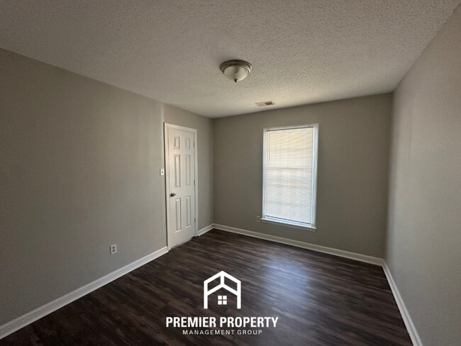 Building Photo - Spacious 4BR Cordova Home w/ Brick Fireplace, 2 Dining Areas & Covered Patio