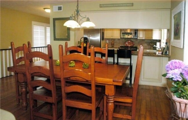 Building Photo - Golden Hills 3 Bdrm Home!