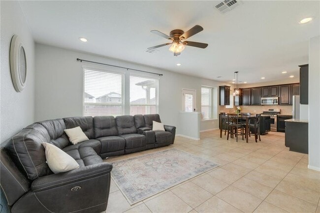 Building Photo - 113 Checkerspot Ct