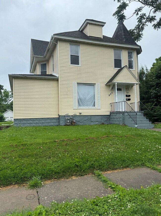 Primary Photo - 925 E 14th St