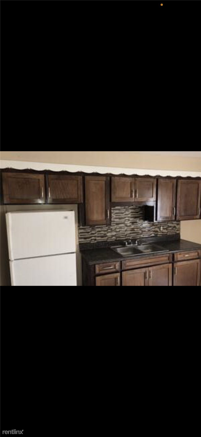 Building Photo - 2 br, 1 bath Duplex - 9440 Coffee Street A