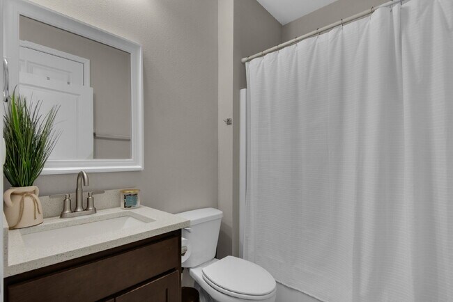 Building Photo - "Charming 3-Bed Home in Mary Esther with $200.00 Off First Full Month's Rent!"