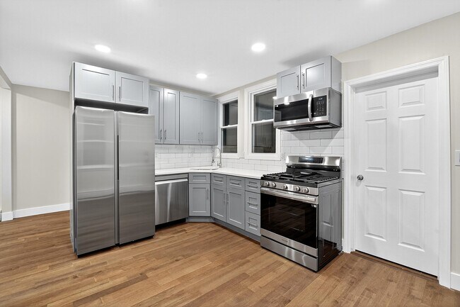 Building Photo - 93 W 11th St