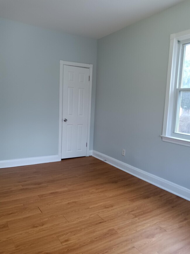 Building Photo - 4101 Kinsway