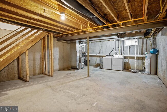 Building Photo - 618 Songbird Ct