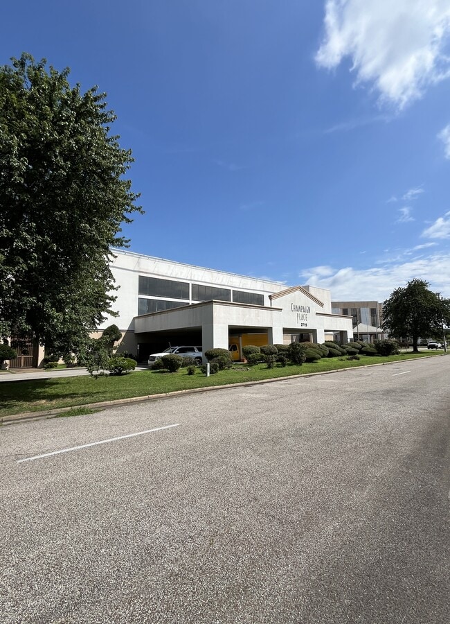 Building Photo - 2705-2715 Cherry Rd