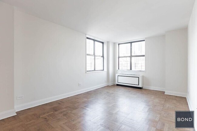 Building Photo - 400 E 71st St