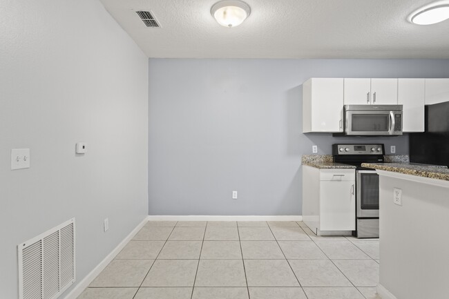 Building Photo - 6548 Swissco Dr