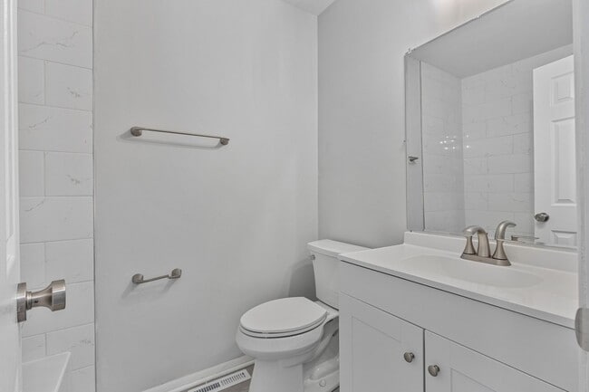 Building Photo - Renovated Hilltop Village Townhouse-Availa...