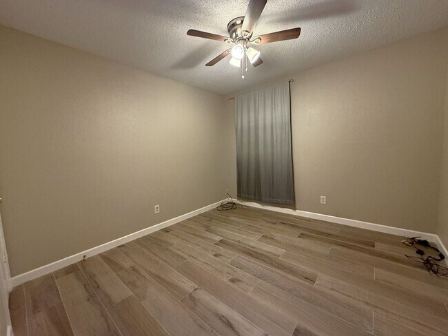 Building Photo - 15934 Blueridge Rd