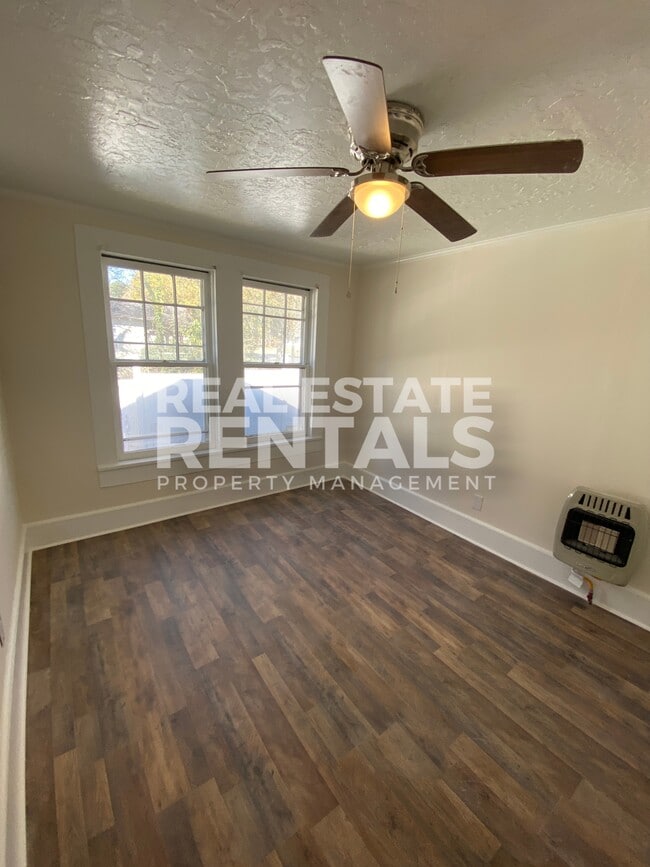 Building Photo - 502 5th Ave NW