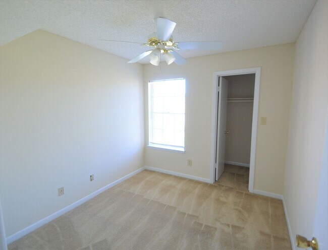 Building Photo - ORLANDO: Regency Gardens, AVAILABLE  NOVEM...